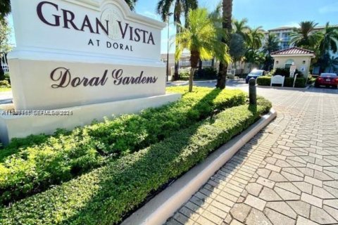 Condo in Doral, Florida, 2 bedrooms  № 2051585 - photo 2
