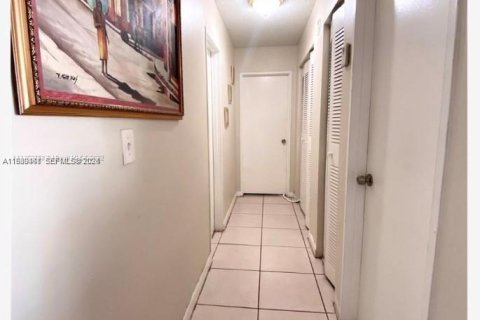 Condo in Doral, Florida, 2 bedrooms  № 2051585 - photo 6