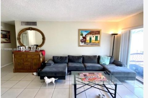 Condo in Doral, Florida, 2 bedrooms  № 2051585 - photo 3