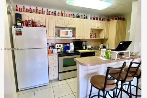 Condo in Doral, Florida, 2 bedrooms  № 2051585 - photo 5