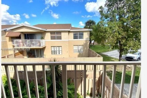 Condo in Doral, Florida, 2 bedrooms  № 2051585 - photo 9