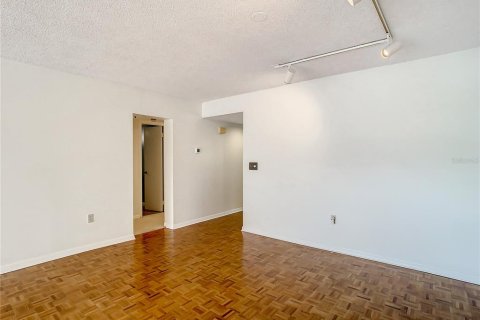 Купить кондоминиум в Кэсселберри, Флорида 6 комнат, 174.28м2, № 2220791 - фото 19