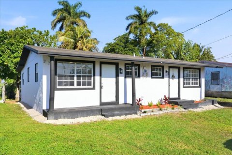 Casa en South Bay, Florida 4 dormitorios, 122.63 m2 № 2185749