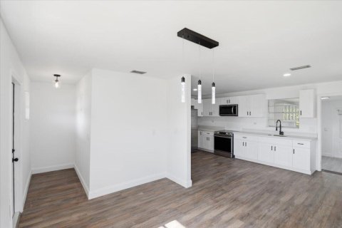 Casa en venta en South Bay, Florida, 4 dormitorios, 122.63 m2 № 2185749 - foto 6