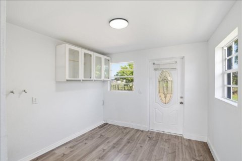 Casa en venta en South Bay, Florida, 4 dormitorios, 122.63 m2 № 2185749 - foto 28