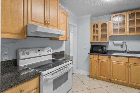Снять в аренду виллу или дом в Тампа, Флорида 8 комнат, 162.67м2, № 2098251 - фото 13
