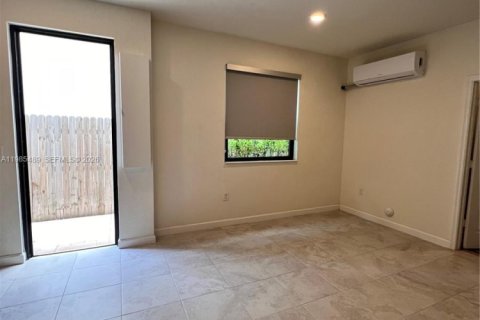 Commercial property in Homestead, Florida 1 bedroom, 308.44 sq.m. № 2047024 - photo 3