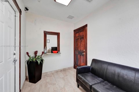Commercial property in Wilton Manors, Florida № 1869948 - photo 13