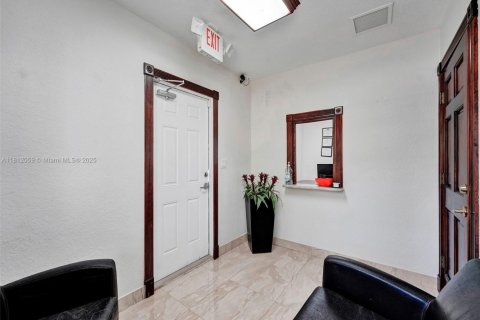 Commercial property in Wilton Manors, Florida № 1869948 - photo 12