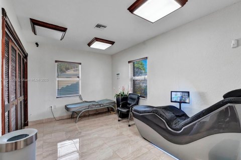 Commercial property in Wilton Manors, Florida № 1869948 - photo 14