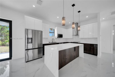 Villa ou maison à vendre à Lehigh Acres, Floride: 4 chambres, 153.29 m2 № 1987412 - photo 3