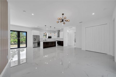 Villa ou maison à vendre à Lehigh Acres, Floride: 4 chambres, 153.29 m2 № 1987412 - photo 4