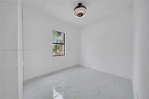 Villa ou maison à vendre à Lehigh Acres, Floride: 4 chambres, 153.29 m2 № 1987412 - photo 11