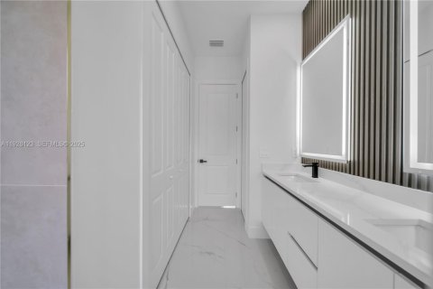 Villa ou maison à vendre à Lehigh Acres, Floride: 4 chambres, 153.29 m2 № 1987412 - photo 9