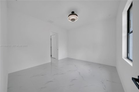 Villa ou maison à vendre à Lehigh Acres, Floride: 4 chambres, 153.29 m2 № 1987412 - photo 12