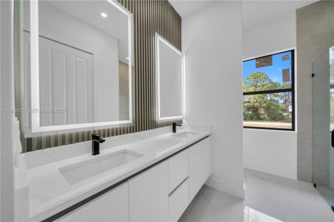 Villa ou maison à vendre à Lehigh Acres, Floride: 4 chambres, 153.29 m2 № 1987412 - photo 14