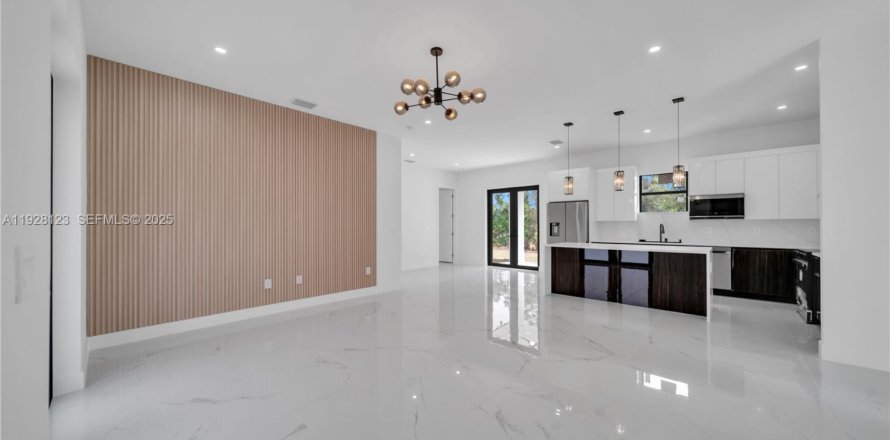 Villa ou maison à Lehigh Acres, Floride 4 chambres, 153.29 m2 № 1987412