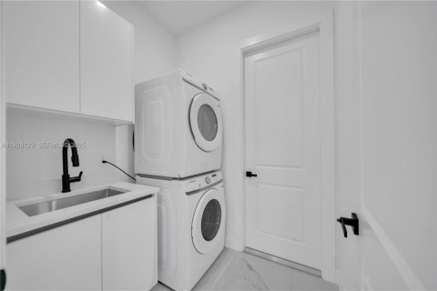 Villa ou maison à vendre à Lehigh Acres, Floride: 4 chambres, 153.29 m2 № 1987412 - photo 6