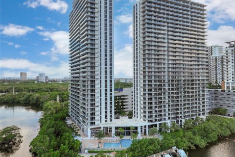 Condo à North Miami Beach, Floride, 3 chambres  № 2411964