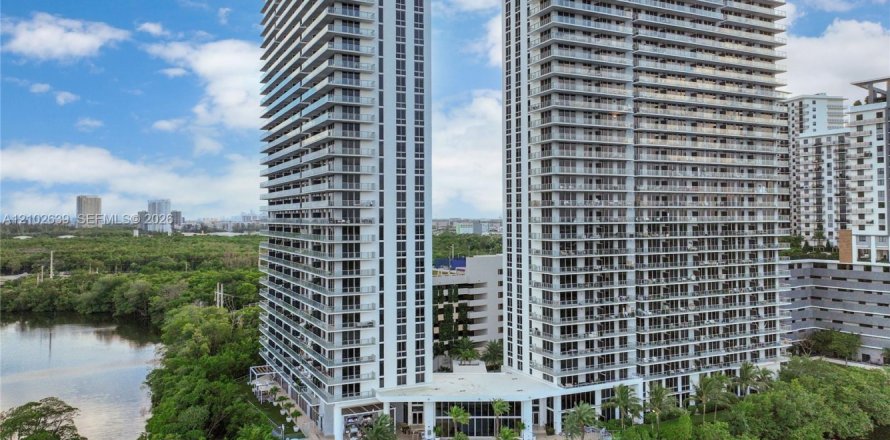 Condo à North Miami Beach, Floride, 3 chambres № 2411964