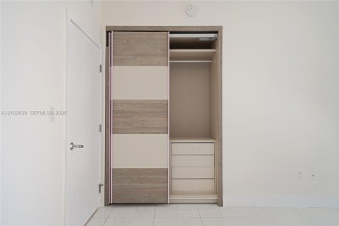 Copropriété à vendre à North Miami Beach, Floride: 3 chambres, 144.65 m2 № 2411964 - photo 17