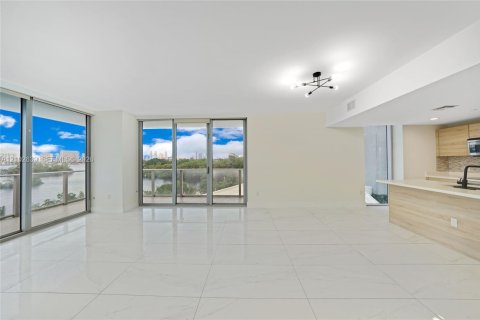 Copropriété à vendre à North Miami Beach, Floride: 3 chambres, 144.65 m2 № 2411964 - photo 7