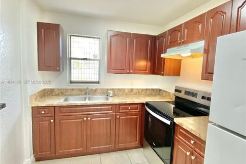 Condominio en venta en Lauderhill, Florida, 2 dormitorios, 81.75 m2 № 1993725 - foto 8