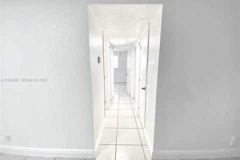 Condominio en venta en Lauderhill, Florida, 2 dormitorios, 81.75 m2 № 1993725 - foto 3