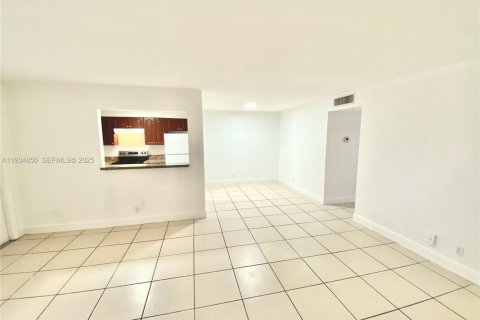 Condominio en venta en Lauderhill, Florida, 2 dormitorios, 81.75 m2 № 1993725 - foto 7