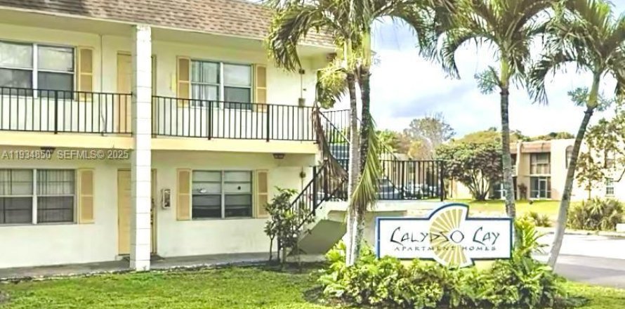 Condominio en Lauderhill, Florida, 2 dormitorios  № 1993725