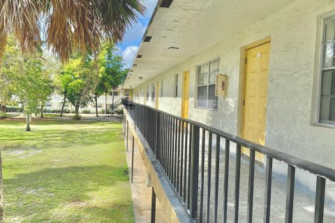 Condominio en venta en Lauderhill, Florida, 2 dormitorios, 81.75 m2 № 1993725 - foto 2