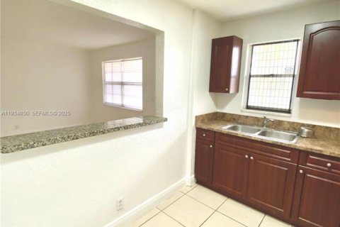 Condominio en venta en Lauderhill, Florida, 2 dormitorios, 81.75 m2 № 1993725 - foto 6