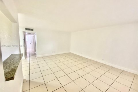 Condominio en venta en Lauderhill, Florida, 2 dormitorios, 81.75 m2 № 1993725 - foto 9