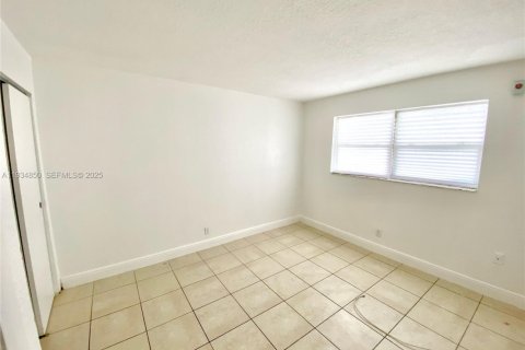 Condominio en venta en Lauderhill, Florida, 2 dormitorios, 81.75 m2 № 1993725 - foto 10