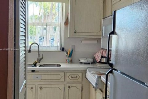 Condo in Hollywood, Florida, 1 bedroom № 1959930 - photo 11