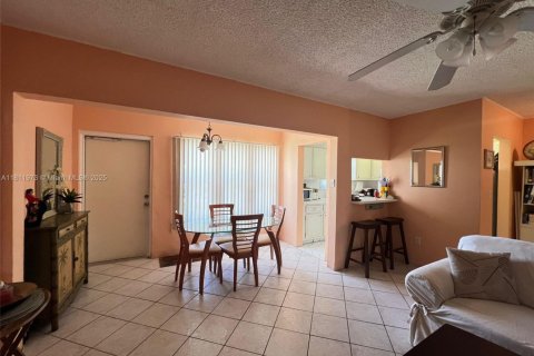 Condo in Hollywood, Florida, 1 bedroom № 1959930 - photo 8