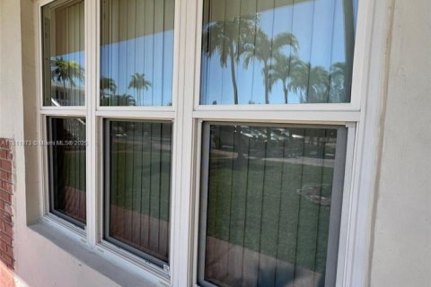 Condo in Hollywood, Florida, 1 bedroom № 1959930 - photo 17