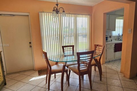 Condo in Hollywood, Florida, 1 bedroom № 1959930 - photo 5