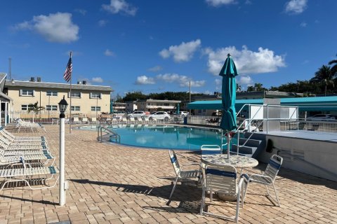 Condo in Hollywood, Florida, 1 bedroom № 1959930 - photo 19