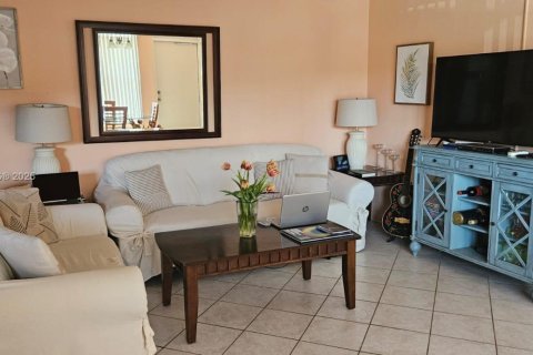 Condo in Hollywood, Florida, 1 bedroom № 1959930 - photo 9