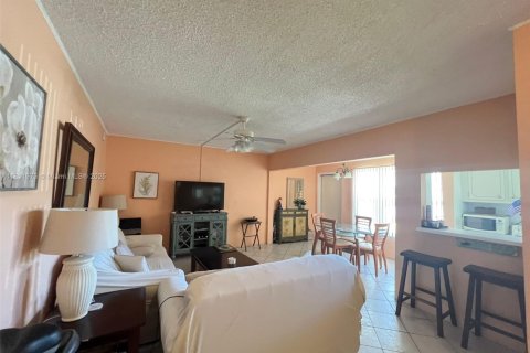 Condo in Hollywood, Florida, 1 bedroom № 1959930 - photo 7