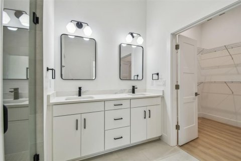 Adosado en alquiler en Saint Petersburg, Florida, 3 dormitorios, 231.42 m2 № 2234669 - foto 13