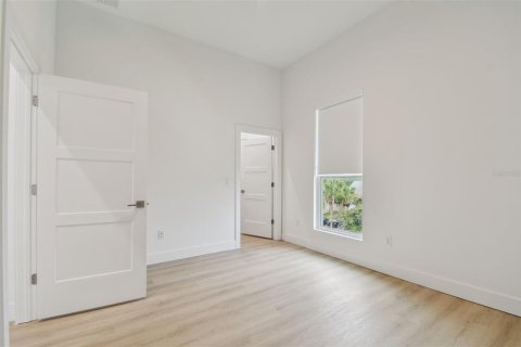 Adosado en alquiler en Saint Petersburg, Florida, 3 dormitorios, 231.42 m2 № 2234669 - foto 25