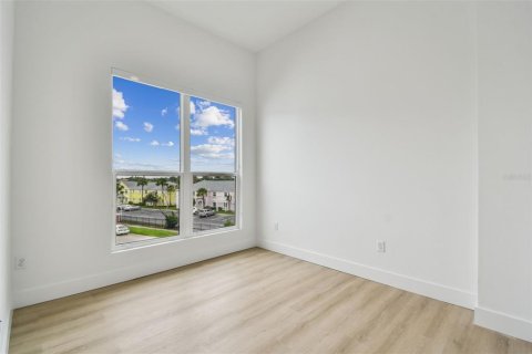 Adosado en alquiler en Saint Petersburg, Florida, 3 dormitorios, 231.42 m2 № 2234669 - foto 16