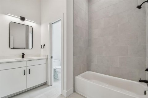 Adosado en alquiler en Saint Petersburg, Florida, 3 dormitorios, 231.42 m2 № 2234669 - foto 20