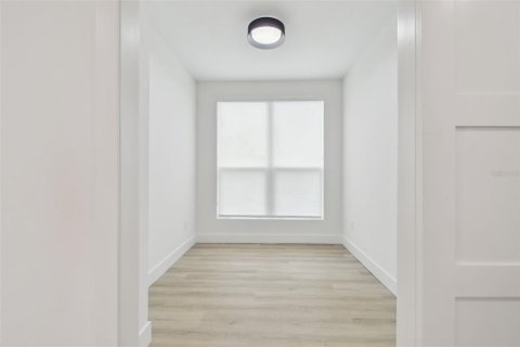 Adosado en alquiler en Saint Petersburg, Florida, 3 dormitorios, 231.42 m2 № 2234669 - foto 9