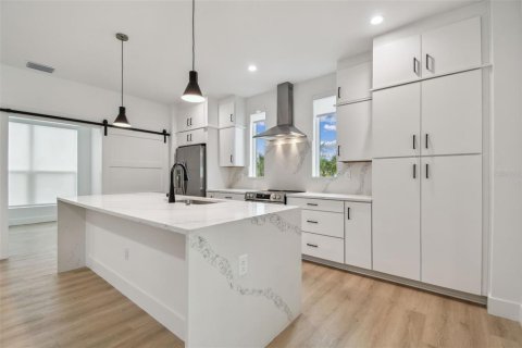 Adosado en alquiler en Saint Petersburg, Florida, 3 dormitorios, 231.42 m2 № 2234669 - foto 8