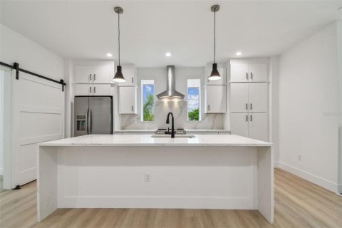 Adosado en alquiler en Saint Petersburg, Florida, 3 dormitorios, 231.42 m2 № 2234669 - foto 7