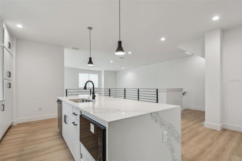 Adosado en alquiler en Saint Petersburg, Florida, 3 dormitorios, 231.42 m2 № 2234669 - foto 6