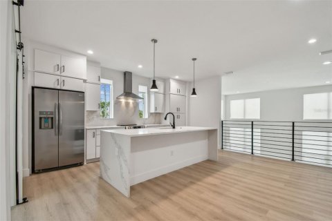 Adosado en alquiler en Saint Petersburg, Florida, 3 dormitorios, 231.42 m2 № 2234669 - foto 5